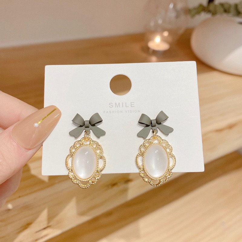 Clapfun™ Vintage Baroque Bow Stud Earrings