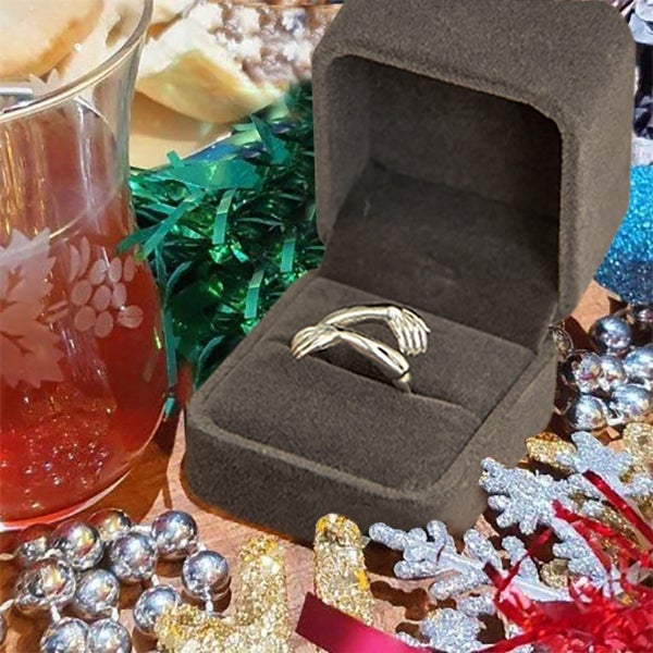 2022 New-Couple Hug Ring Womens Day Gift Friends Mother Sister Girlfriend Gift